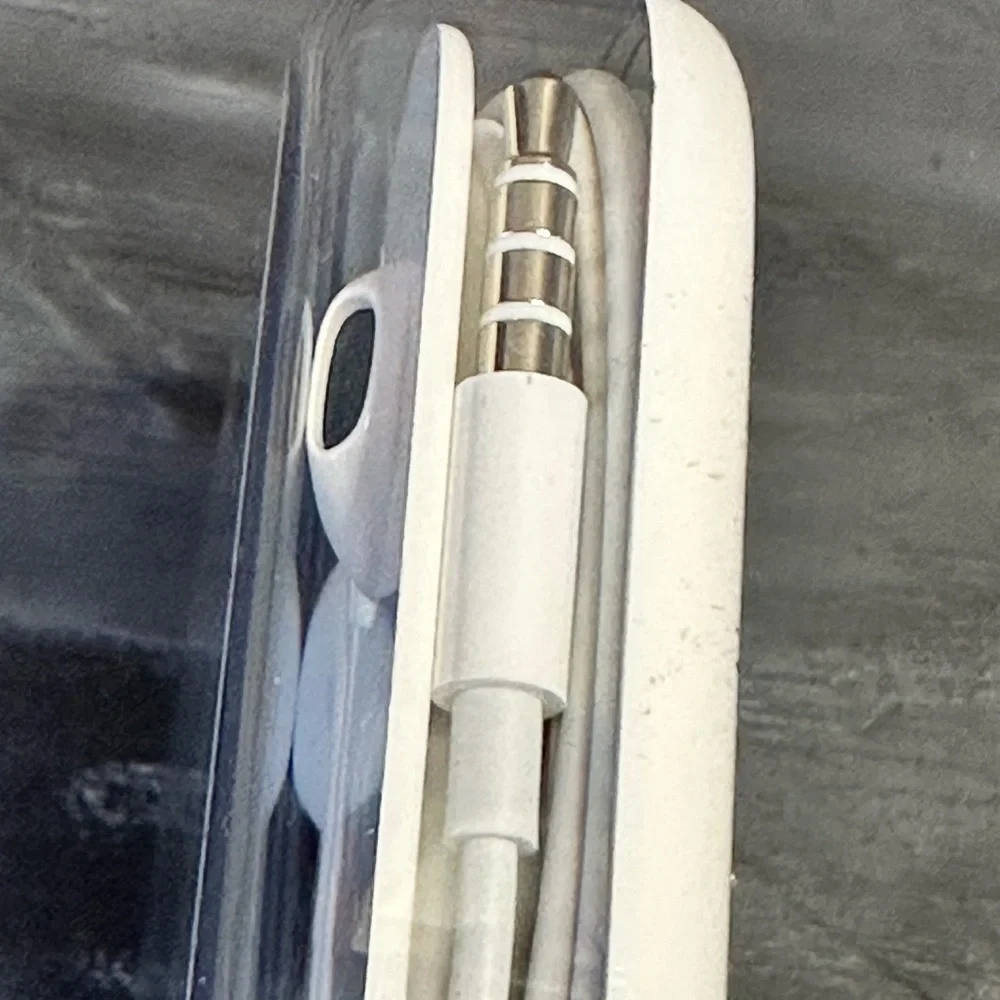 Genuine OEM Apple 3.5mm jack wired iPhone EarPods